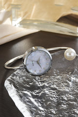 Fashionable Mother-of-Pearl Diamond Pointer Bracelet Watch