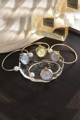 Fashionable Mother-of-Pearl Diamond Pointer Bracelet Watch